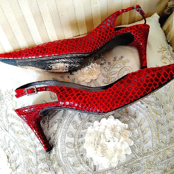 STUART WEITZMAN 8.5 M DARK RED CROCODILE EMBOSSED ALL LEATHER SLINGBACK HEELS - Picture 2 of 11